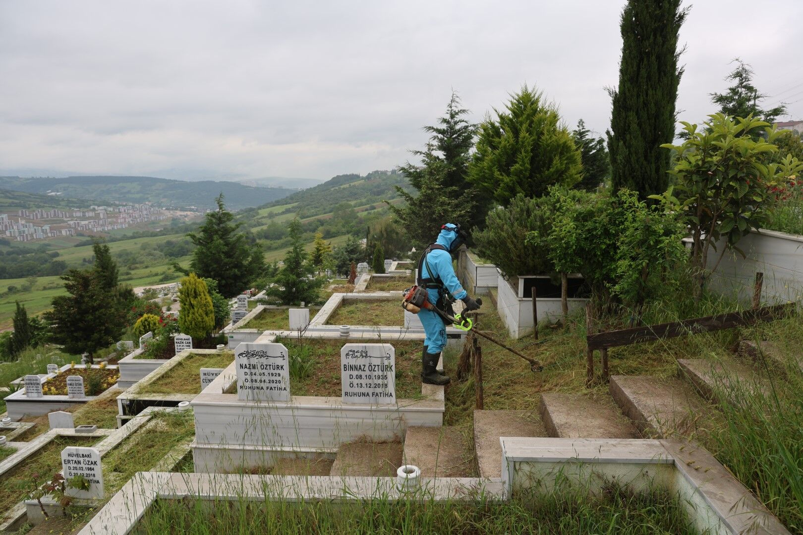 Kocaeli'de Şehitlik Ve Mezarlıklar Bayrama Hazır (2) (Büyük)