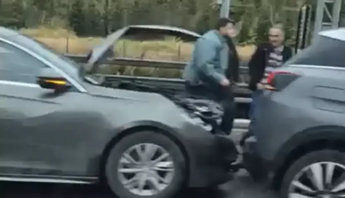 Temde Zincirleme Kaza 4 Arac Pes Pese Carpisti Kocaeligundem 1