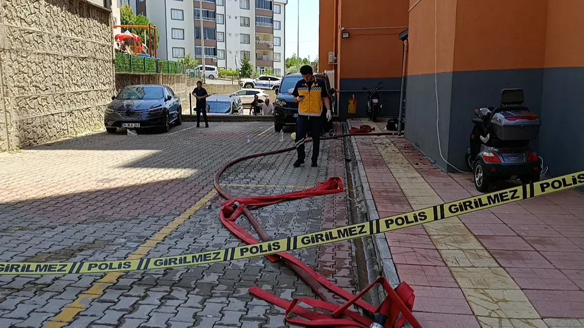 7Bad4571 Alevler Apartman Dairesini Sardi Uc Can Kaybi Iki Yarali