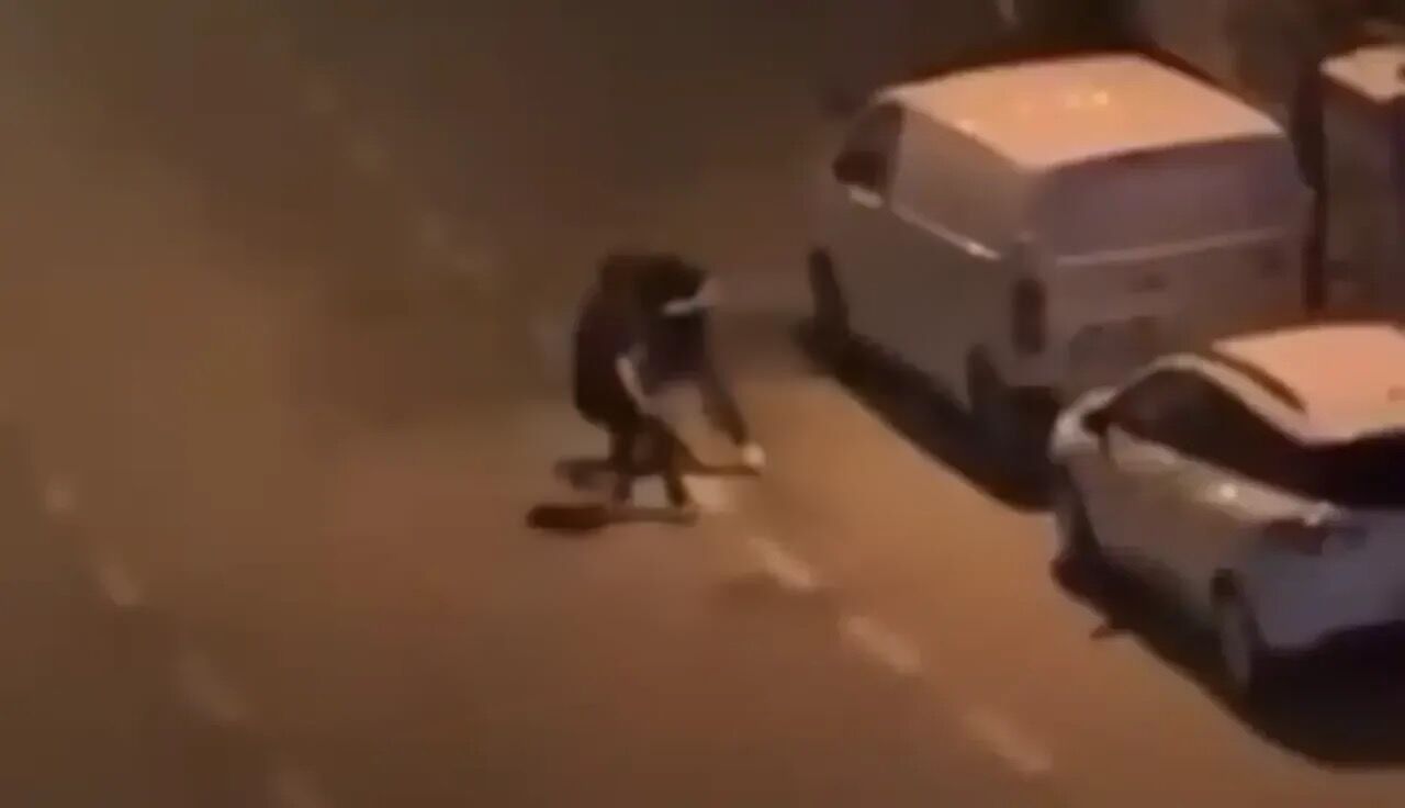 Biri Bicak Cekti Digeri Sopayla Saldirdi Izmitte Korku Dolu Gece Kocaeligundem 1787806561