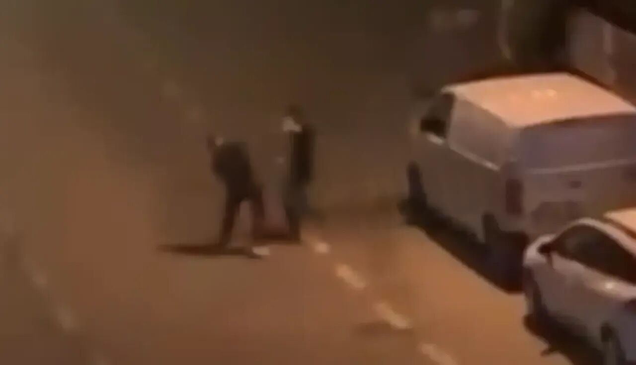 Biri Bicak Cekti Digeri Sopayla Saldirdi Izmitte Korku Dolu Gece Kocaeligundem 1788803889