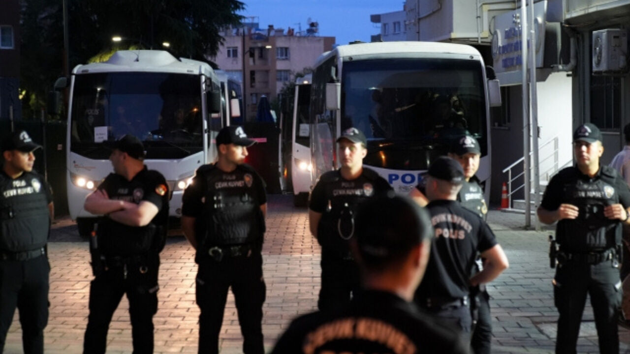 Buca Belediye Baskani Tutuklandi (2)