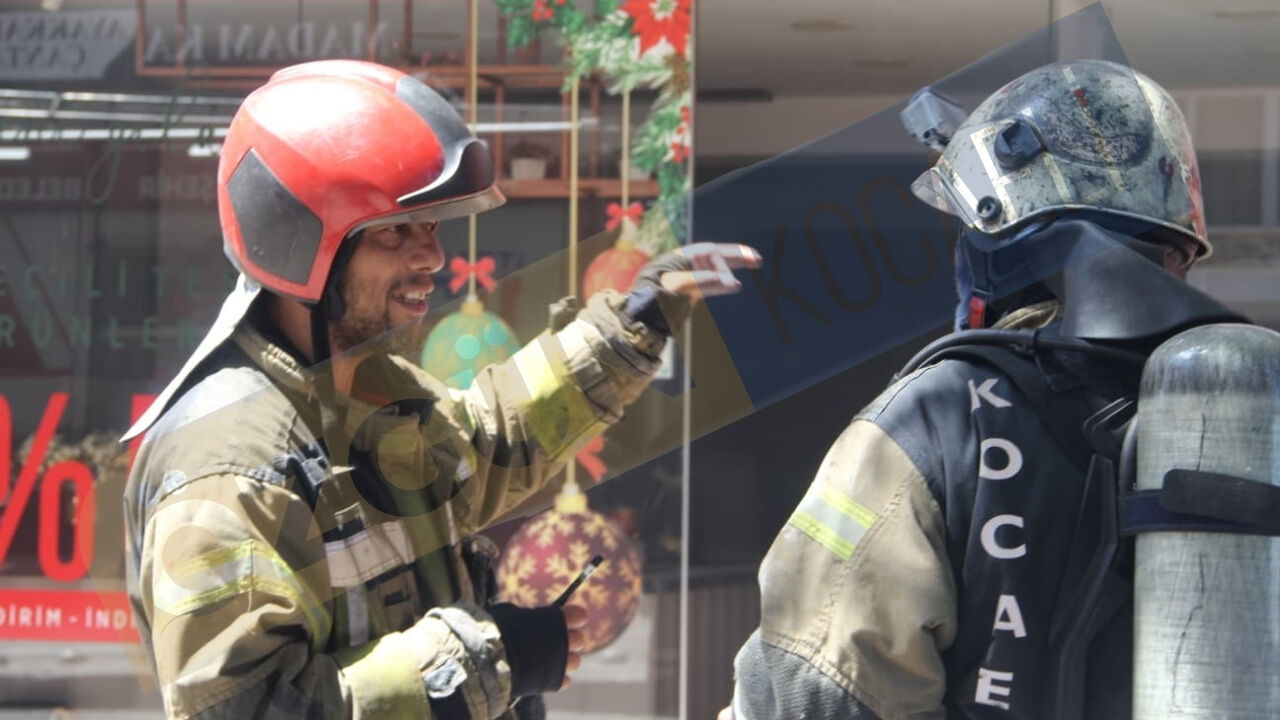 İş Yerini Duman Kapladı! İzmit'te Korkutan Yangın (2)