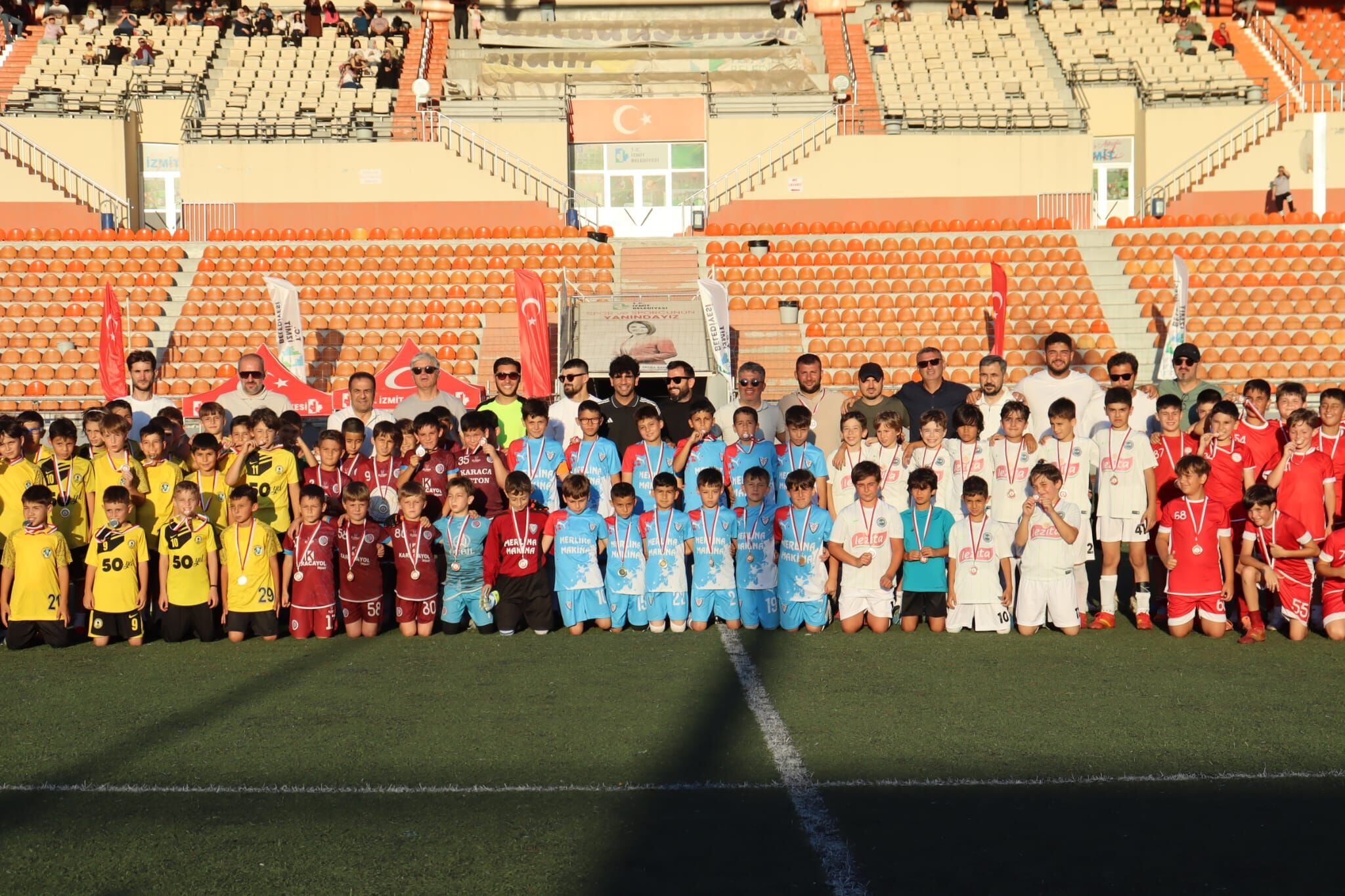 İzmit’in Kurtuluş Coşkusu Futbol Şenliğiyle Taçlandı (1)