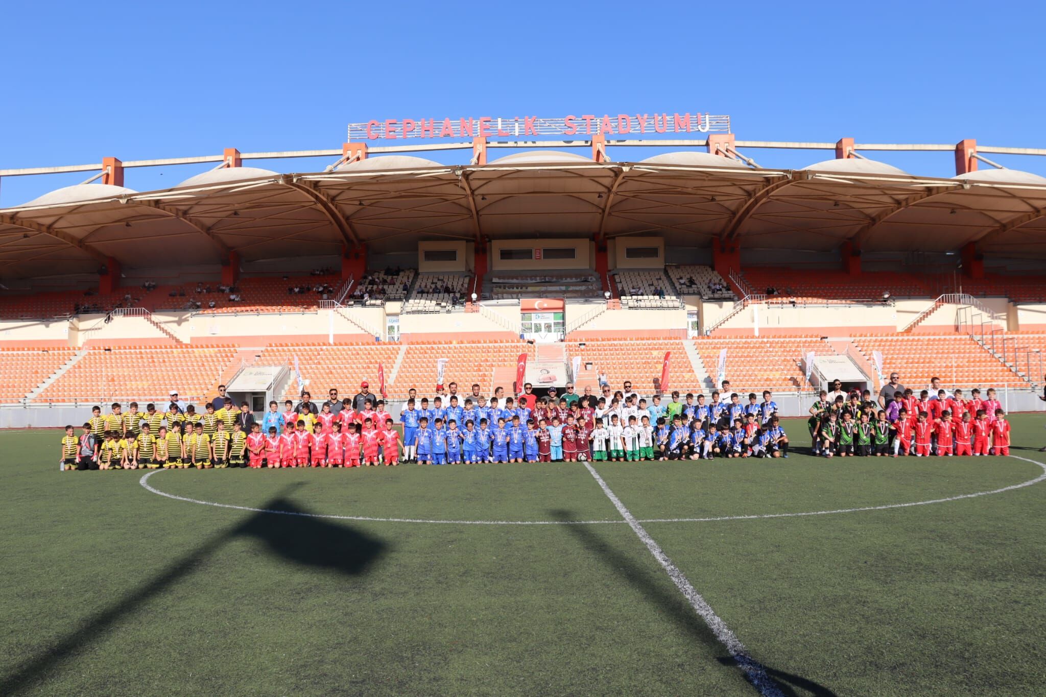 İzmit’in Kurtuluş Coşkusu Futbol Şenliğiyle Taçlandı (2)