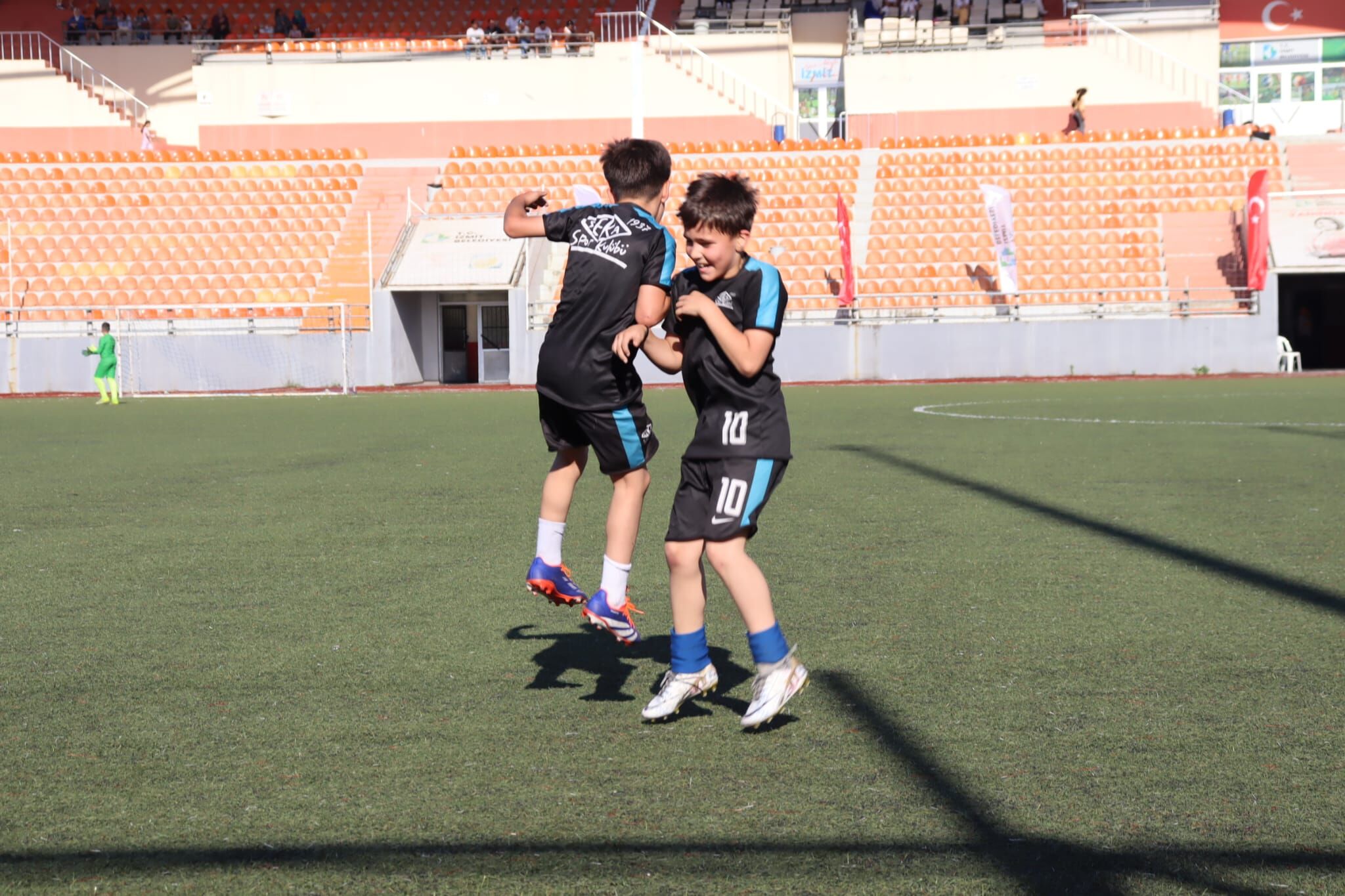 İzmit’in Kurtuluş Coşkusu Futbol Şenliğiyle Taçlandı (5)
