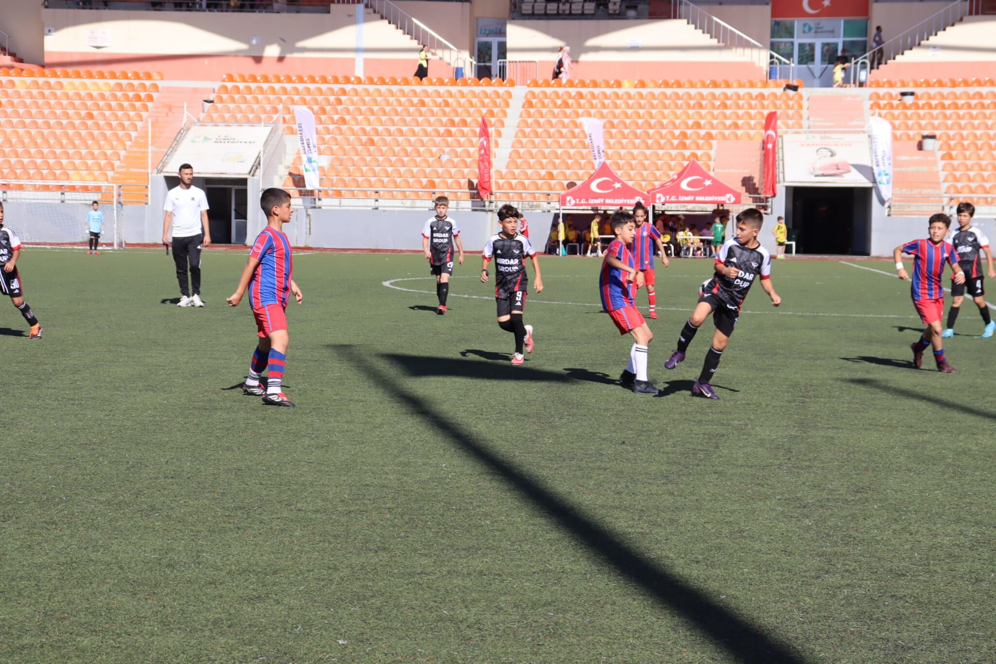 İzmit’in Kurtuluş Coşkusu Futbol Şenliğiyle Taçlandı (8)