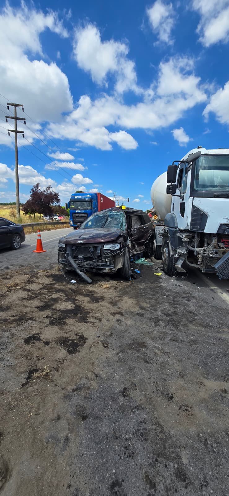 Kartepe'de Feci Kaza! Beton Mikseri Jeep'i Biçti Özgün Kocaeli (3)