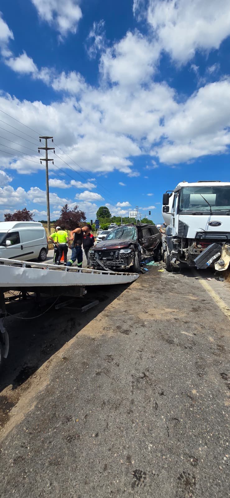 Kartepe'de Feci Kaza! Beton Mikseri Jeep'i Biçti Özgün Kocaeli (5)