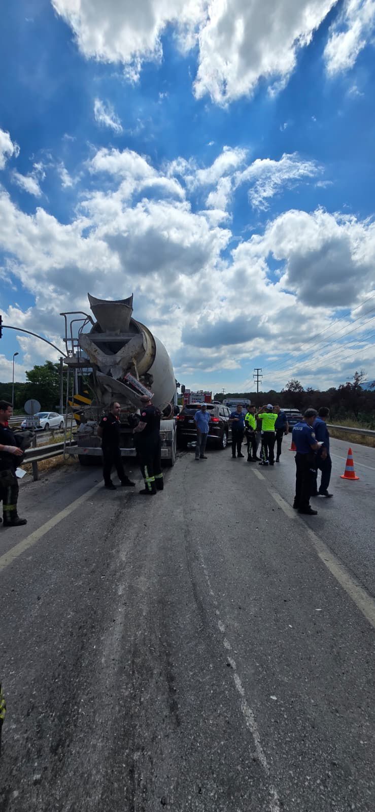 Kartepe'de Feci Kaza! Beton Mikseri Jeep'i Biçti Özgün Kocaeli (6)