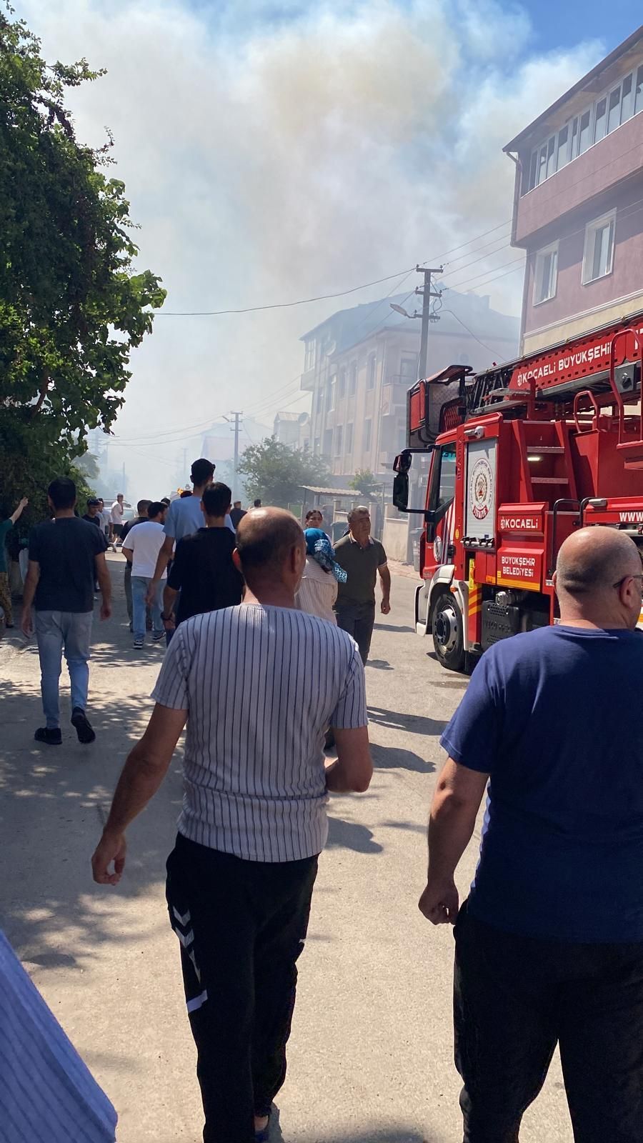 Kocaeli'de Korkunç Yangın! 50 Ev Tahliye Edildi
