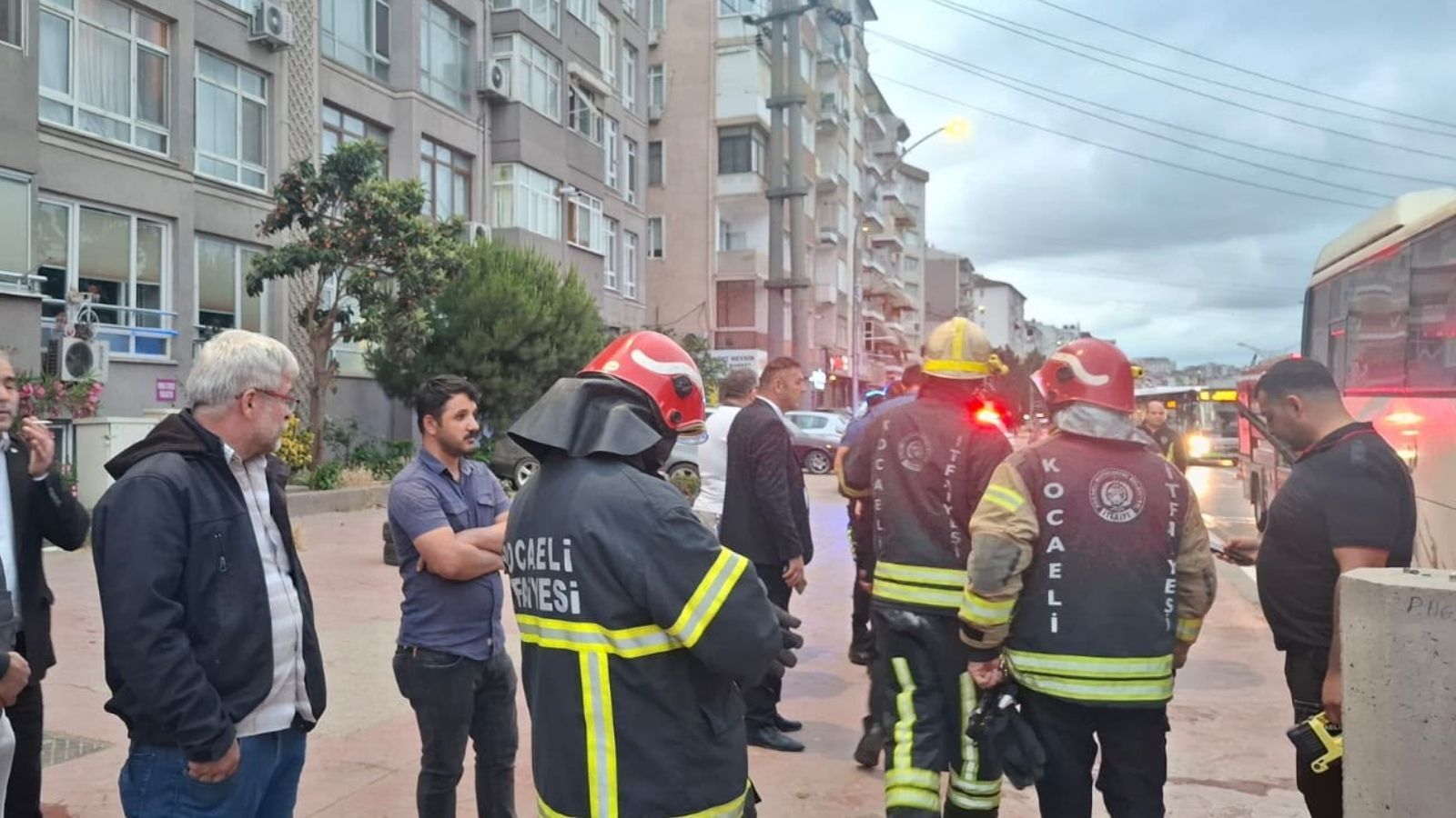 Mhp Dilovasinin Donus Yolunda Korkutan Yangin Yolcular Tahliye Edildi 1
