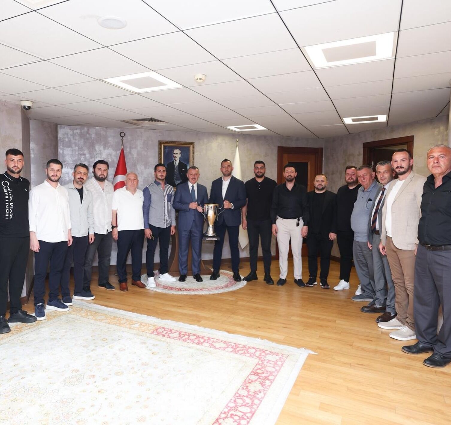 Şampiyon Gölcükspor Kupasıyla Başkan Büyükakın’a Geldi (1)