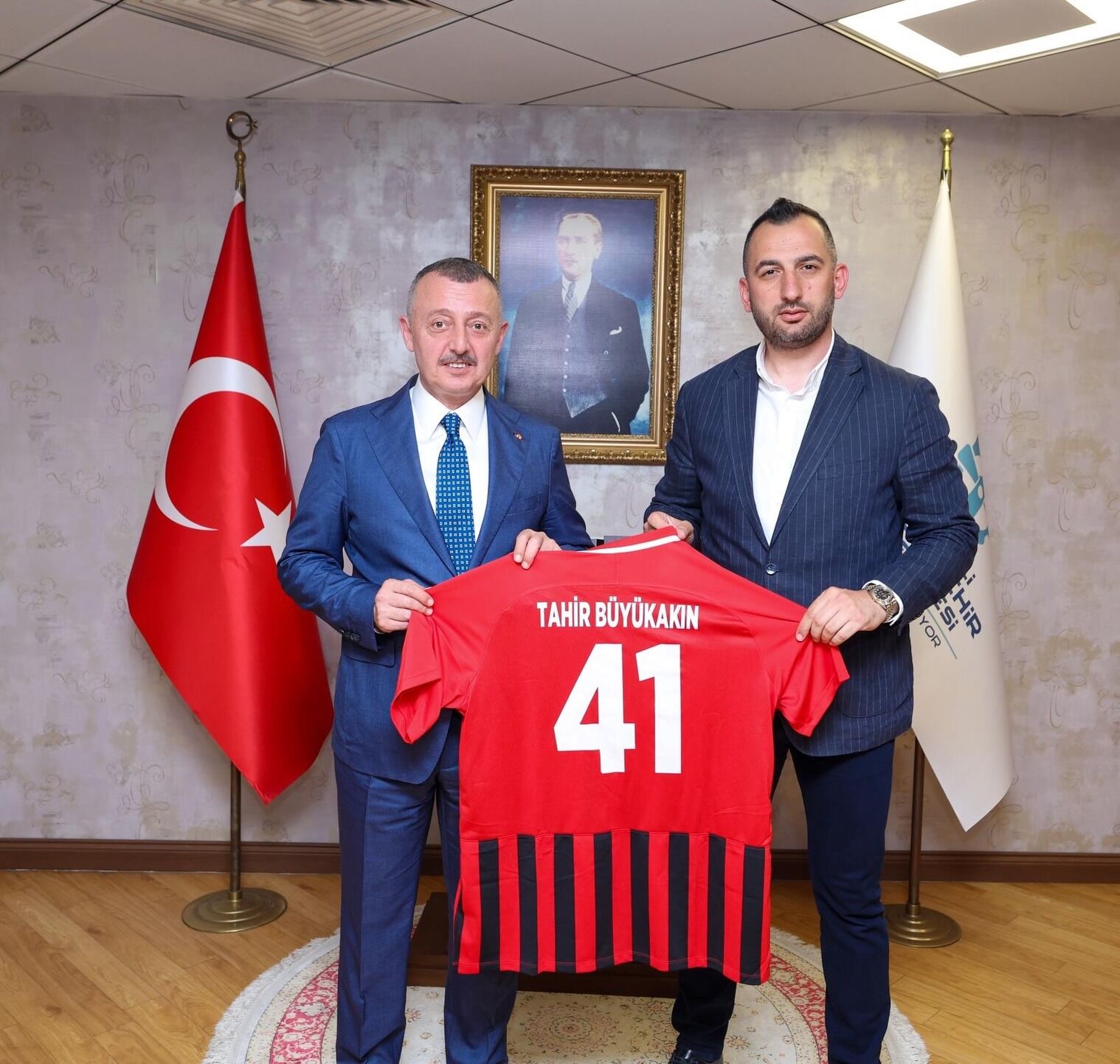 Şampiyon Gölcükspor Kupasıyla Başkan Büyükakın’a Geldi (2)