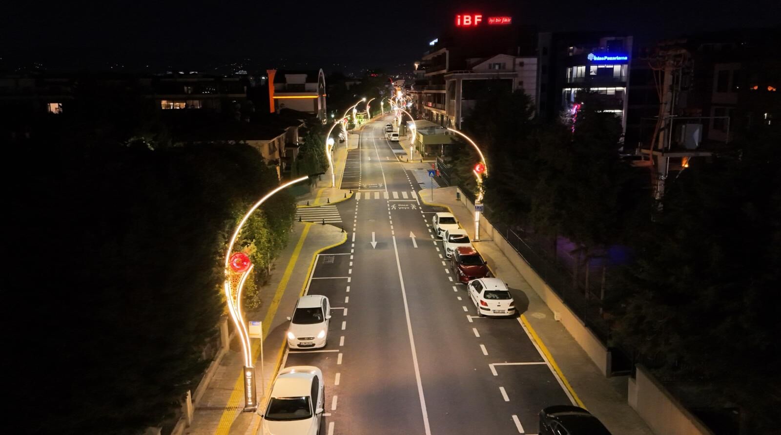 Uçak Pistine Dönen Cadde Esnafından Büyükakın’a Teşekkür (1)