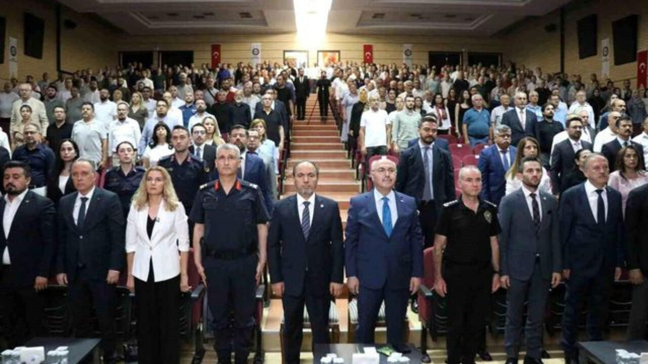 Vali Köşger’den Kumar Uyarısı “Eşime Bile Mesaj Geliyor”