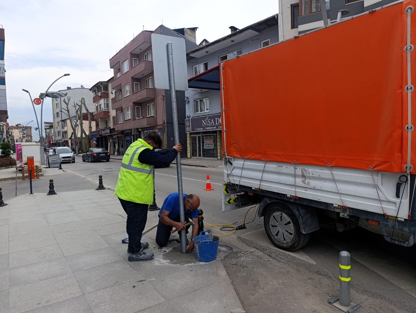 6 Ayda 5 Binin Üzerinde Levha Ve Direk Yenilendi (1)-1