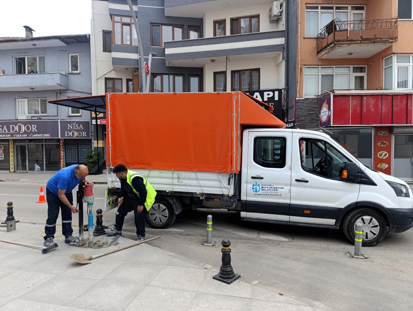 6 Ayda 5 Binin Üzerinde Levha Ve Direk Yenilendi (2)-1
