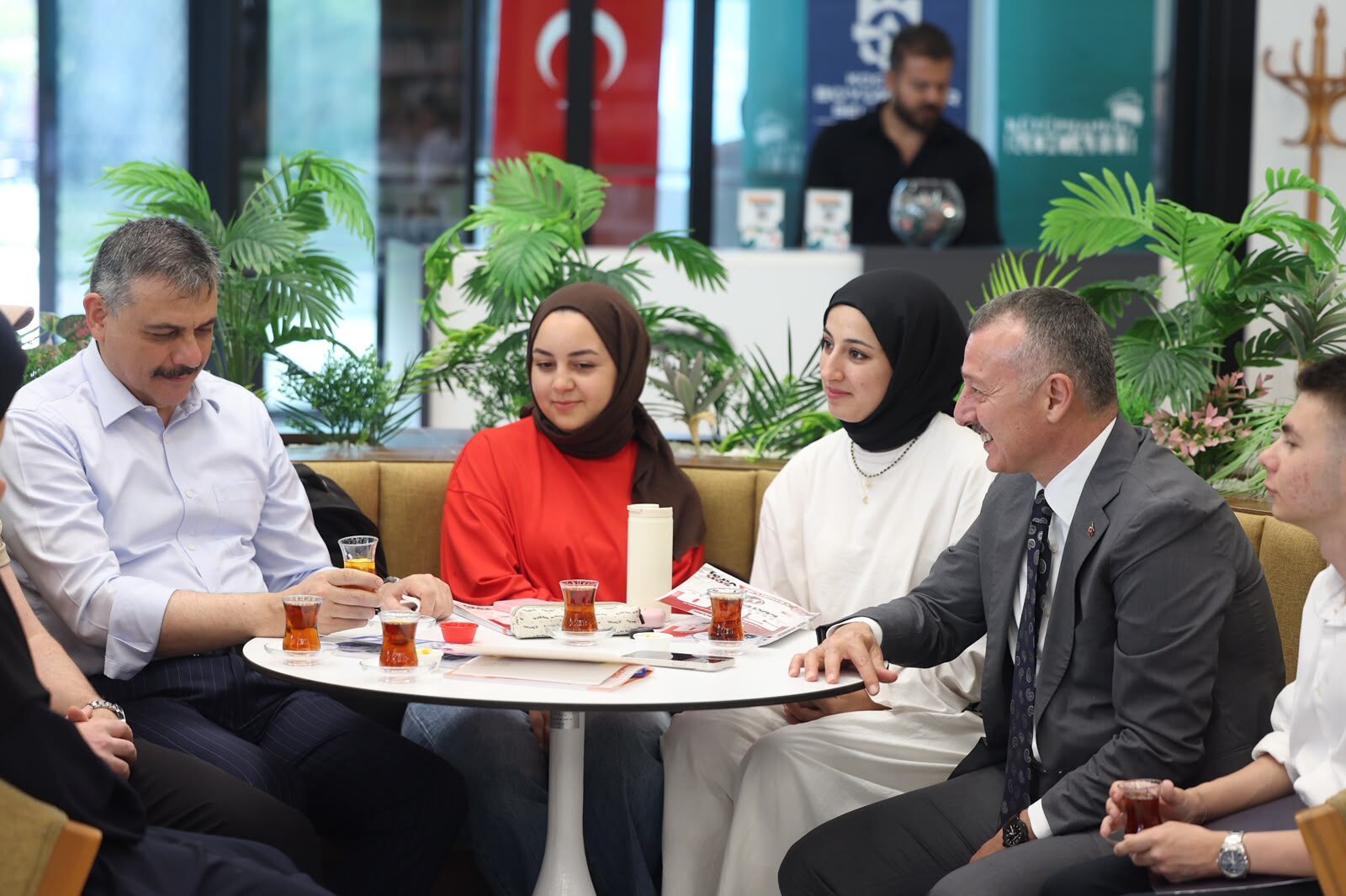 Bakan Çiftçi’den Alev Alatlı Kütüphanesi’ne Tam Not (2)