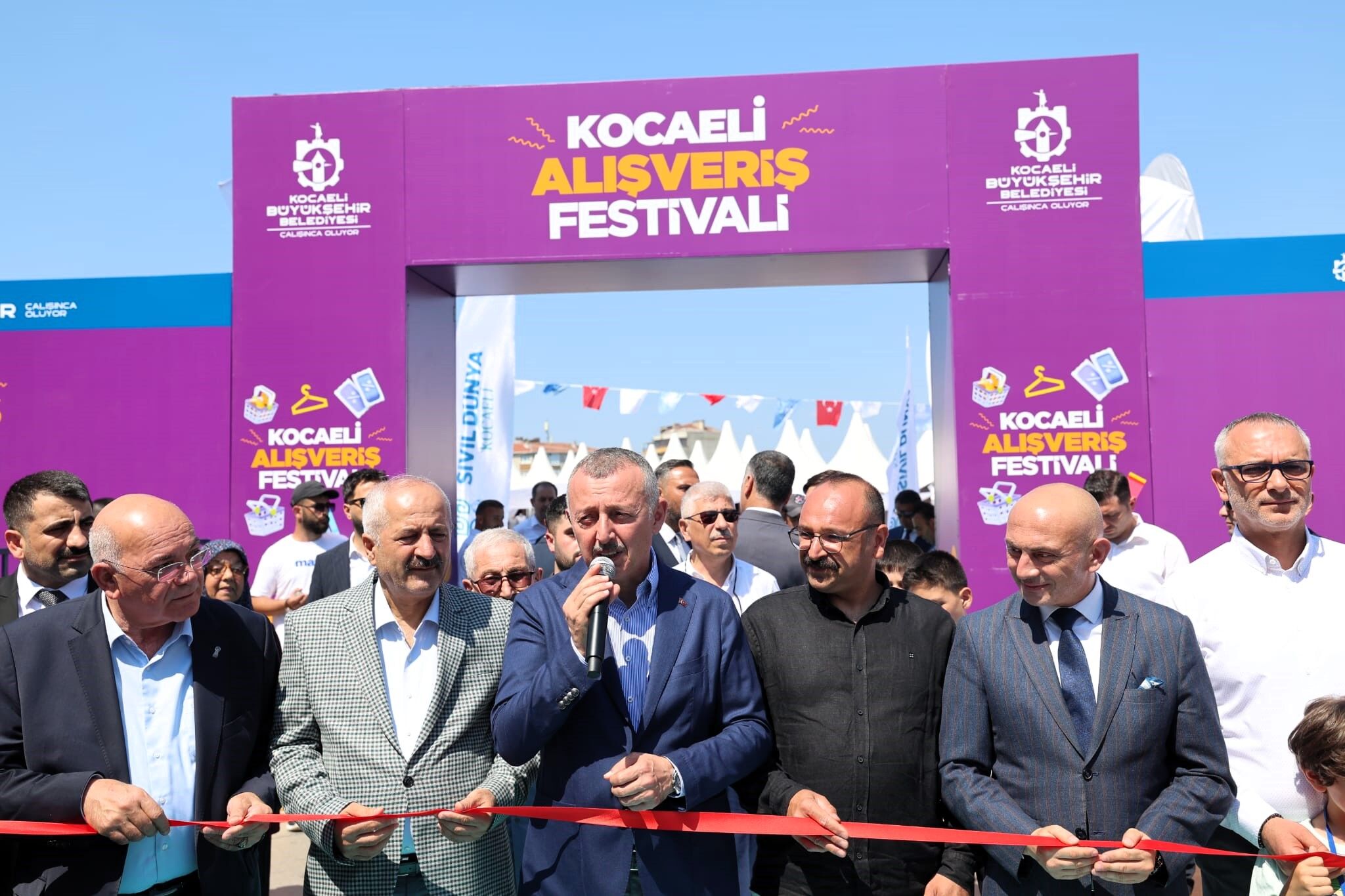 Büyükakın Kurdeleyi Kesti, Hayırlı Işler Diledi (1)