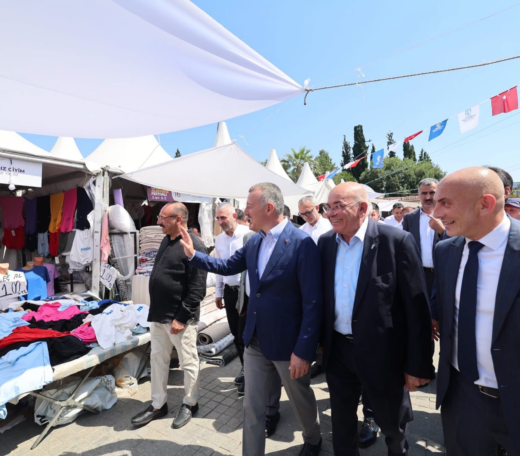 Büyükakın Kurdeleyi Kesti, Hayırlı Işler Diledi (5)