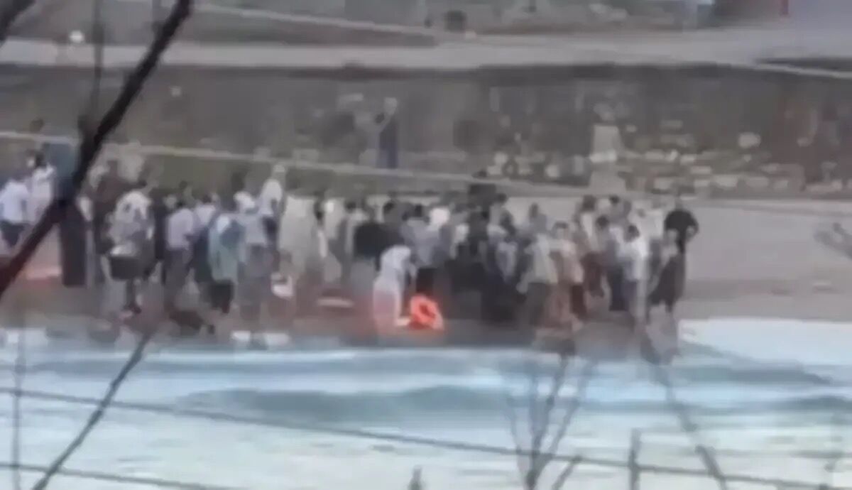 Cebecinin Ardindan Bagirganlida Da Ayni Manzara Denize Girme Yasagini Ihlal Etti Canindan Oluyordu 1785979726