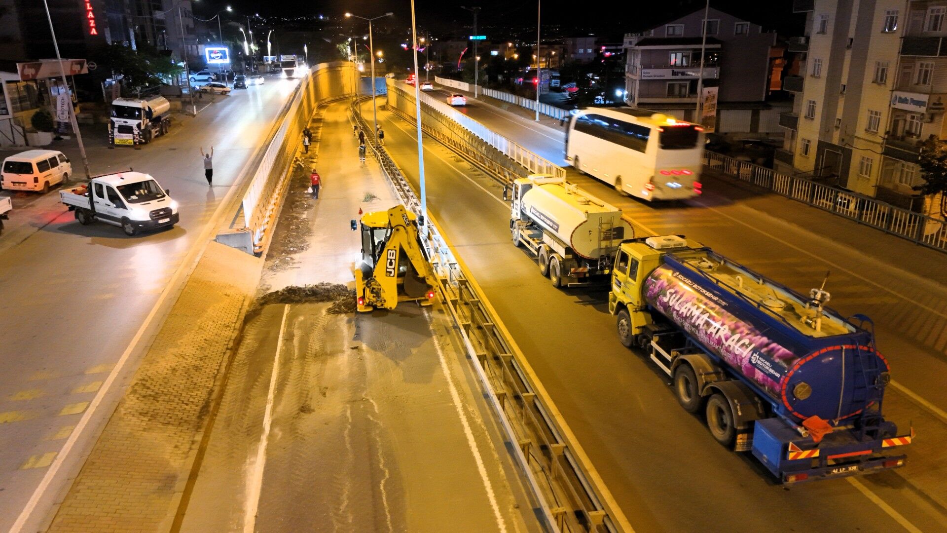 Eskihisar Feribot Yolu Alt Geçidi’nde Gece Mesaisi (11)
