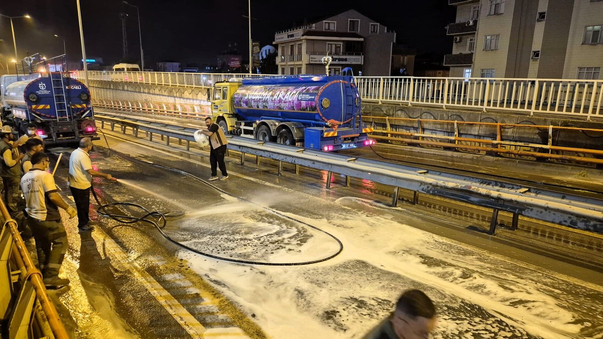 Eskihisar Feribot Yolu Alt Geçidi’nde Gece Mesaisi (2)