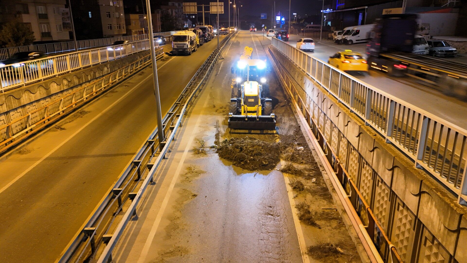 Eskihisar Feribot Yolu Alt Geçidi’nde Gece Mesaisi (3)