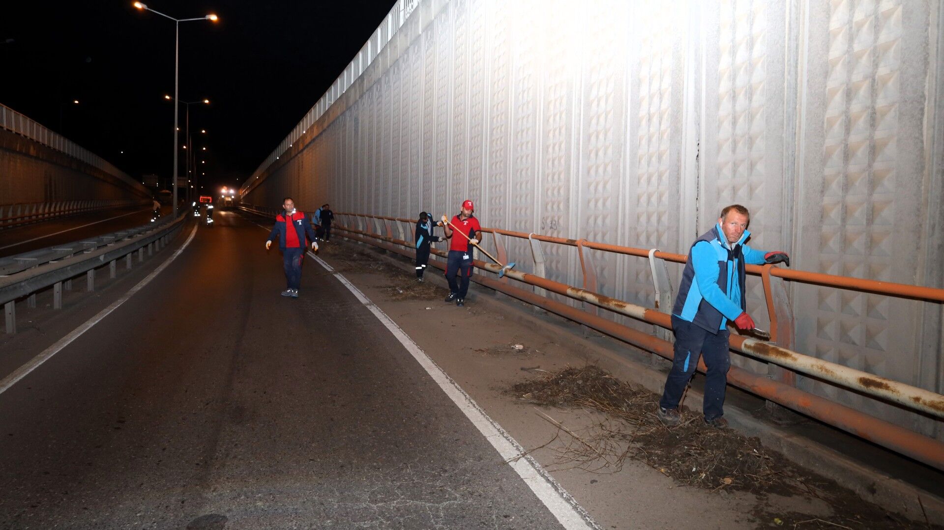 Eskihisar Feribot Yolu Alt Geçidi’nde Gece Mesaisi (7)