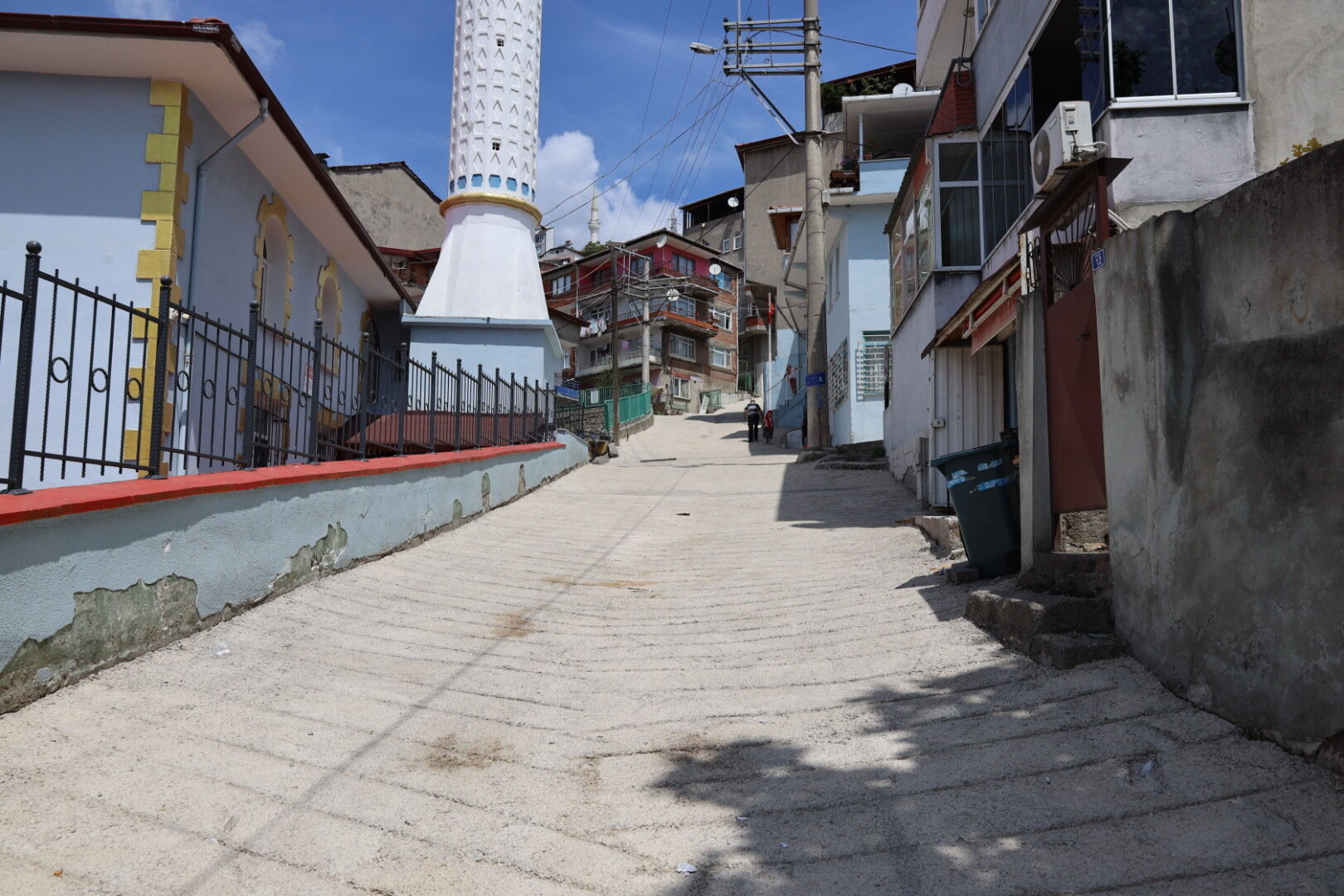 İzmit Belediyesi, Kanlıbağ Sokak’ta Beton Yolu Baştan Sona Yeniledi (1)