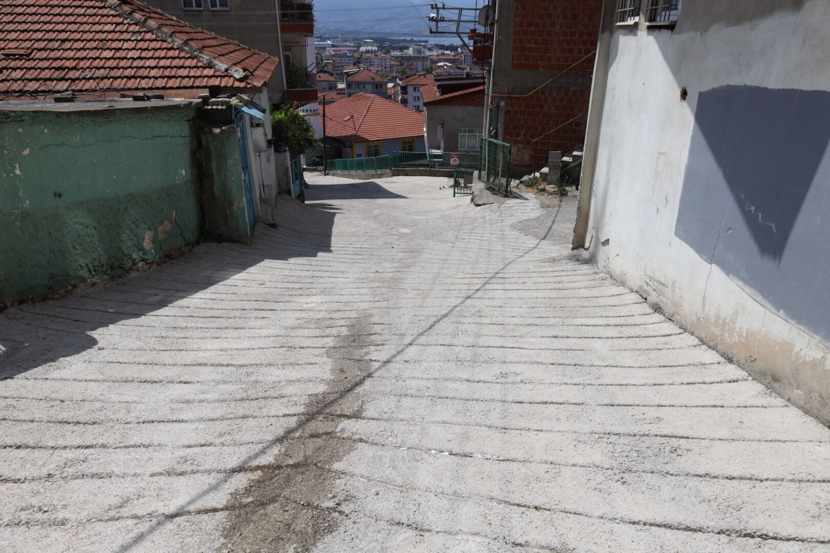 İzmit Belediyesi, Kanlıbağ Sokak’ta Beton Yolu Baştan Sona Yeniledi (5)