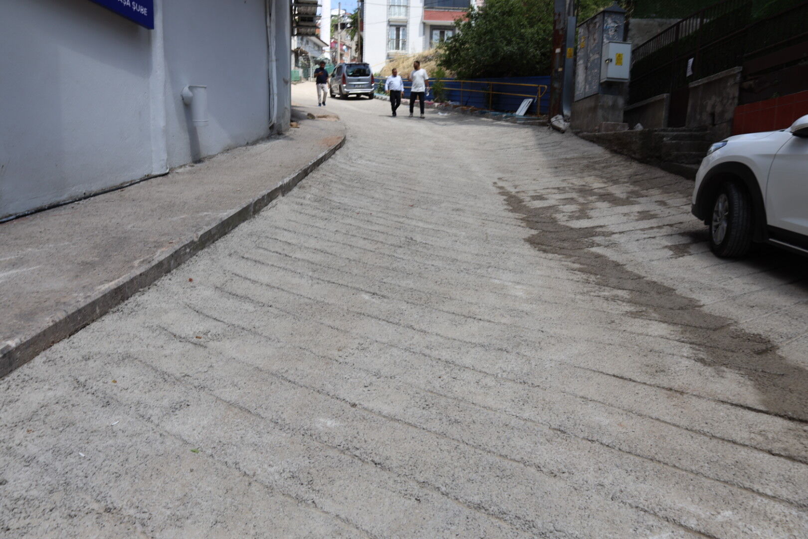 İzmit Belediyesi, Kanlıbağ Sokak’ta Beton Yolu Baştan Sona Yeniledi (6)