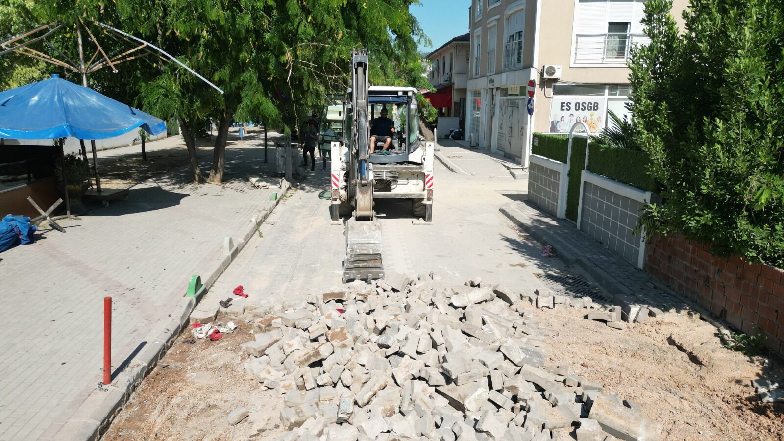 İzmit Belediyesi Paşa’da 5 Ayrı Noktada Yol Ve Kaldırımları Yeniliyor (5)