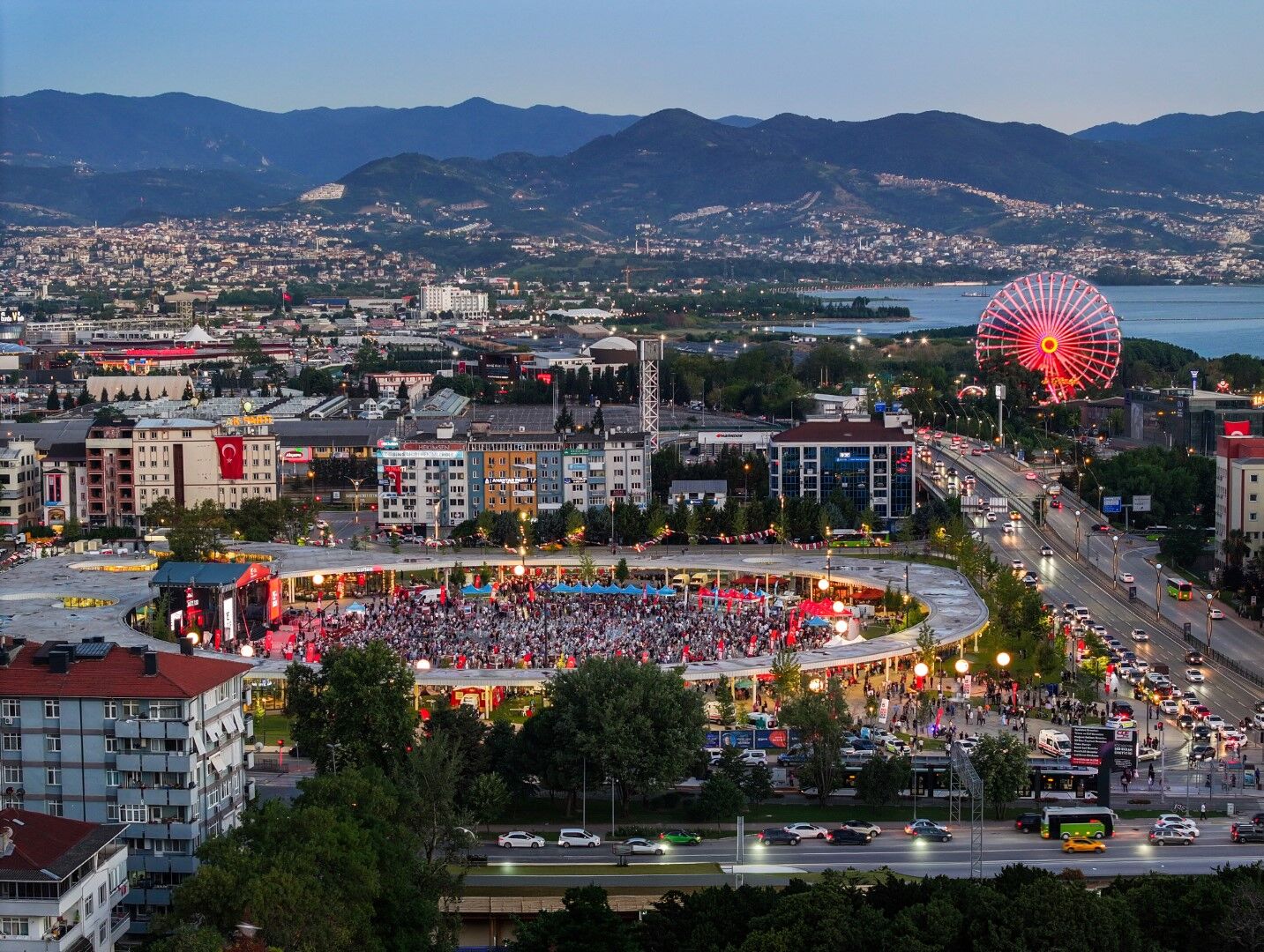 İzmit Milli İrade Meydanı (2)