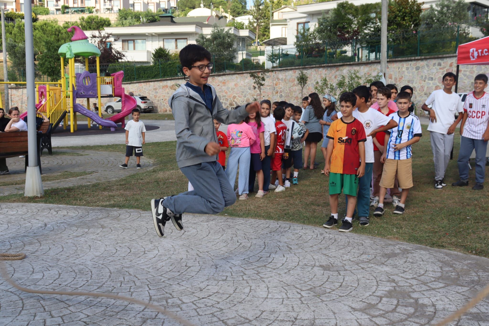 İzmit’in Mahallelerinde Geleneksel Oyun Coşkusu Devam Ediyor (7)