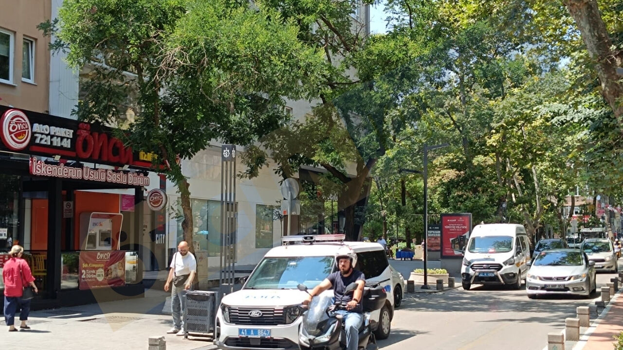 İzmit'te Okul Yanında Çığlık Ve Silah Sesleri (2)