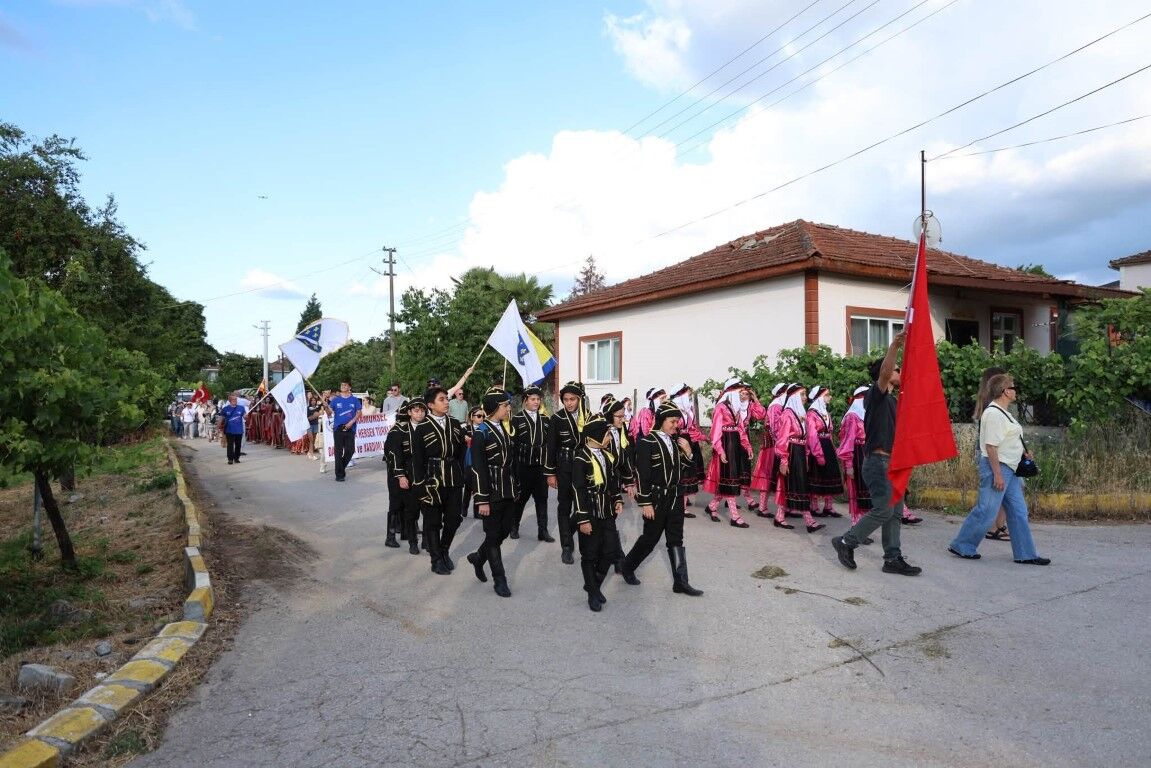 Kartepe'de Balkan Kültürü Coşkusu Yaşandı (13)