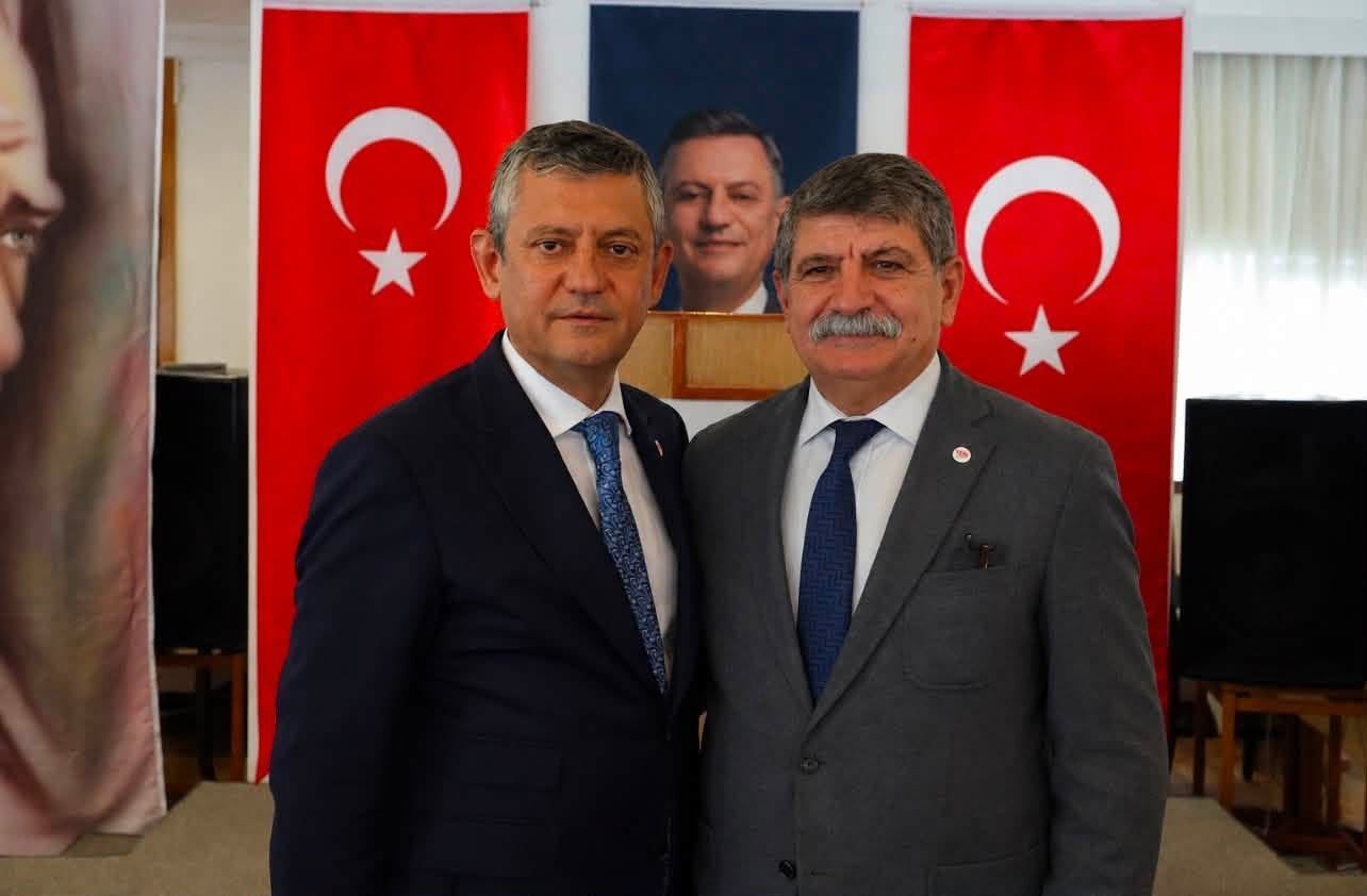 Kocaeli Yeni̇ Parti Milletvekilleri Rozetlerini Taktı (1)