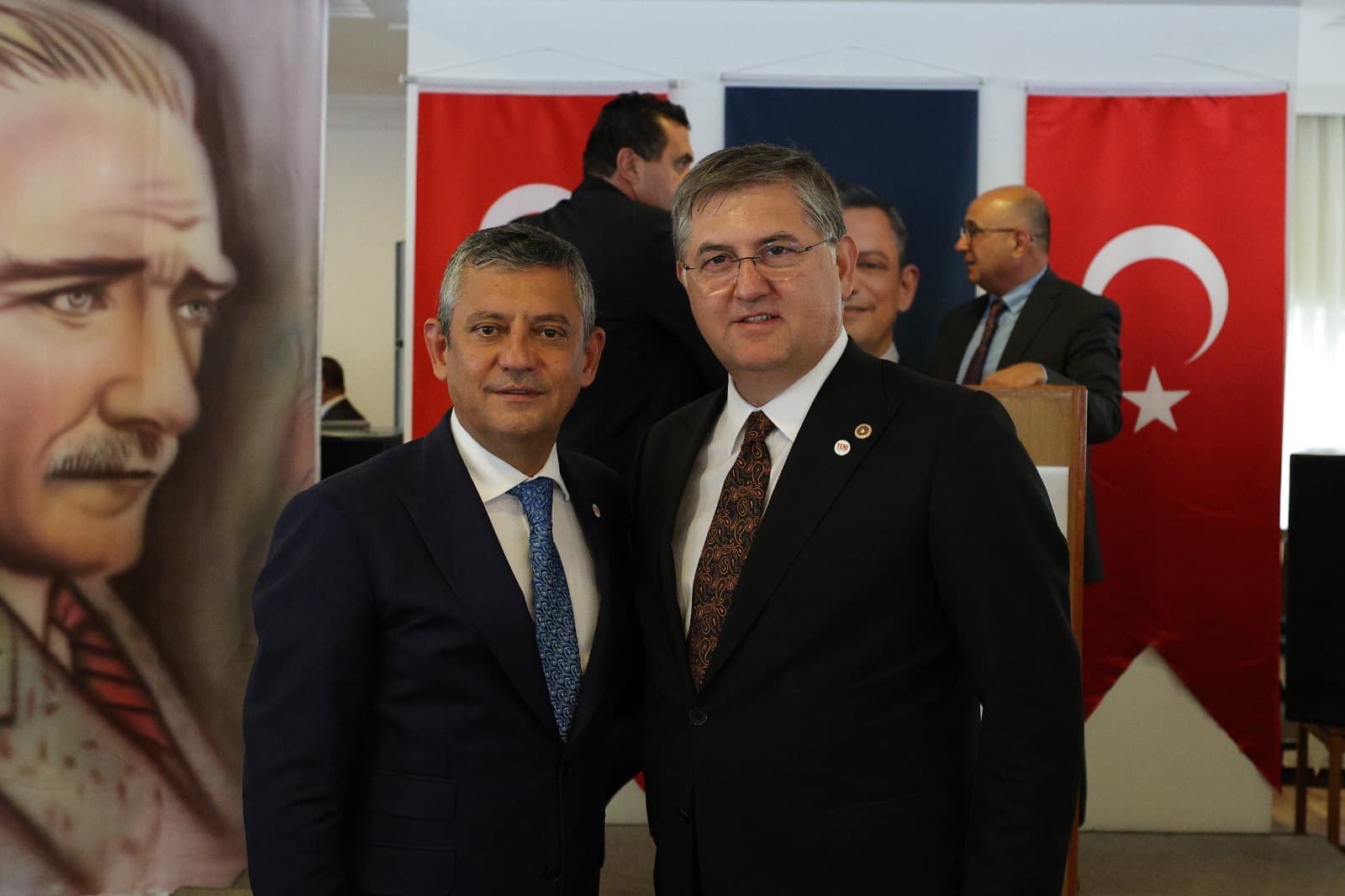 Kocaeli Yeni̇ Parti Milletvekilleri Rozetlerini Taktı (2)