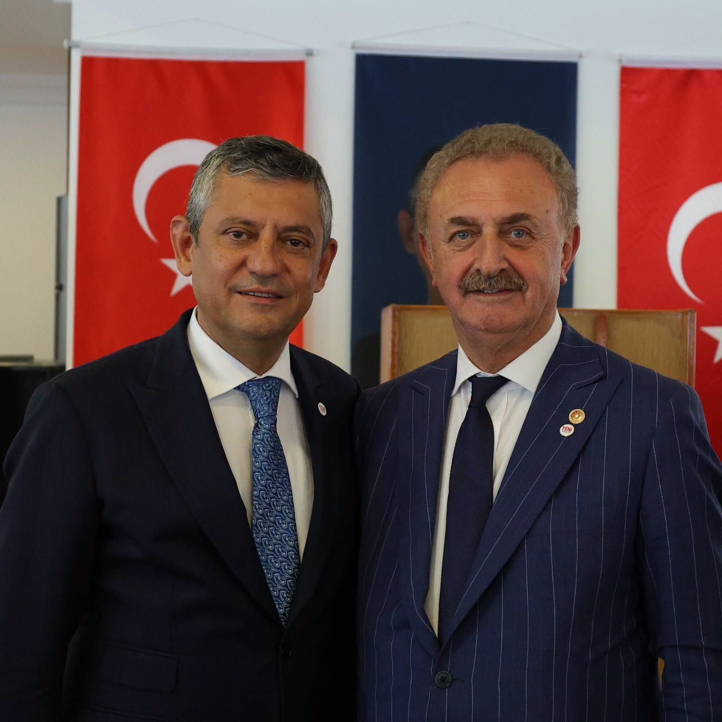Kocaeli Yeni̇ Parti Milletvekilleri Rozetlerini Taktı (3)